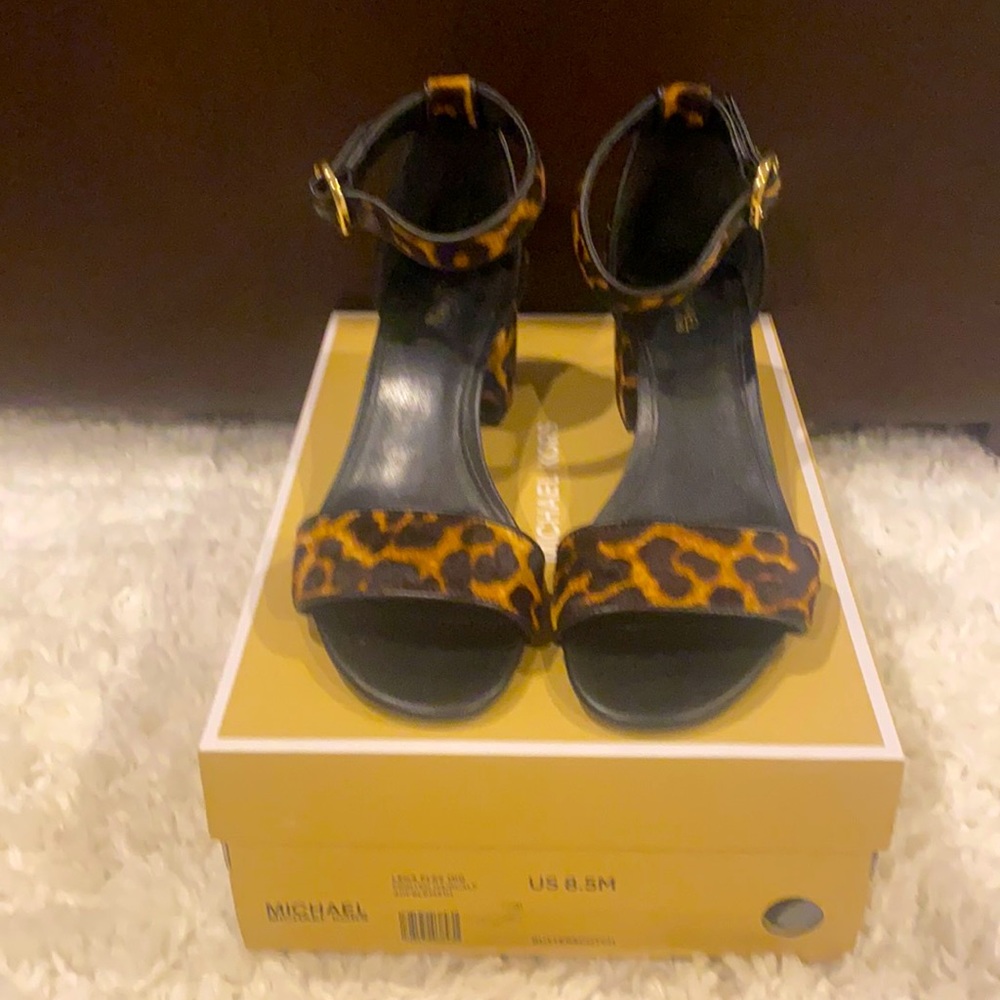 Small heeled pony hair leopard shoes